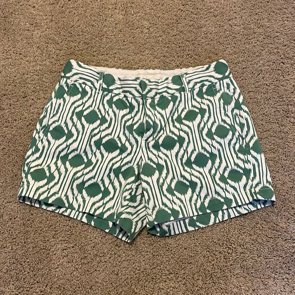 Banana republic green and white ikat pattern shorts. Size 2.